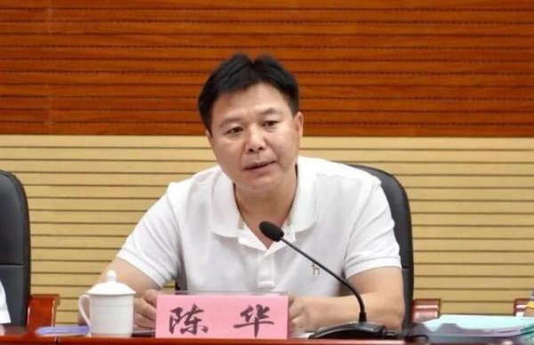 牛千万 执意花2230万元建水秀、灯会项目，建成1年多后或拆或闲置！时任贫困县县委书记被通报，群众反映强烈